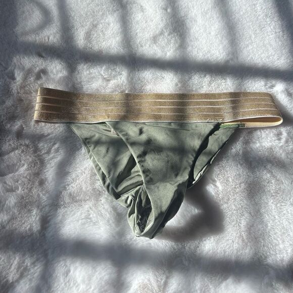 BEACH BUNNY SKIMPY BOTTOM.. - Picture 1 of 5